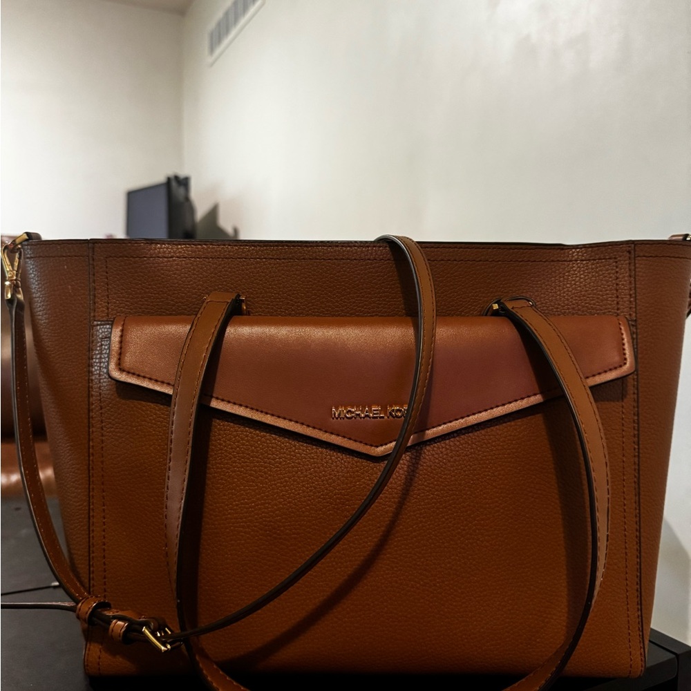 Michael Kors Brown Tote Bag with Timeless Elegance